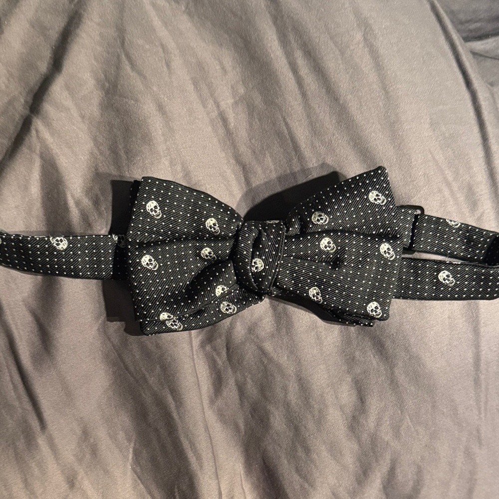 Alexander McQueen Black and White Skull Bow Tie